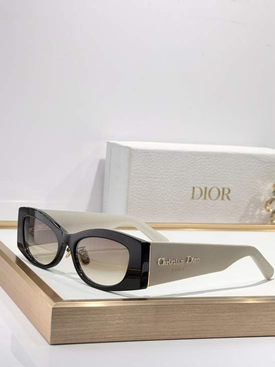 Picture of Dior Sunglasses _SKUfw76705674fw